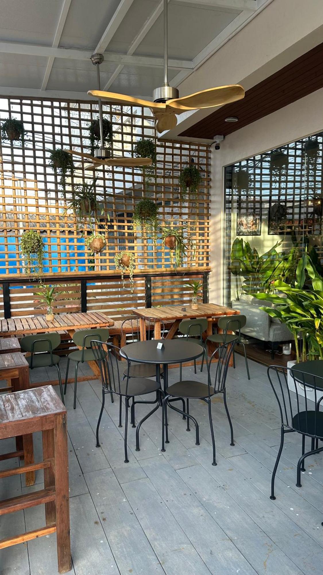 Hostel Blessings & Cafe *